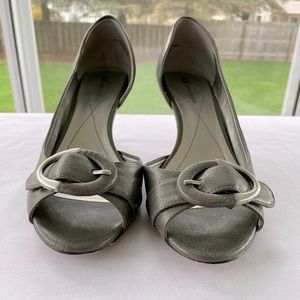 Ann Klein Roselyn Peep Toe Heel, Pewter Gray, Size 8